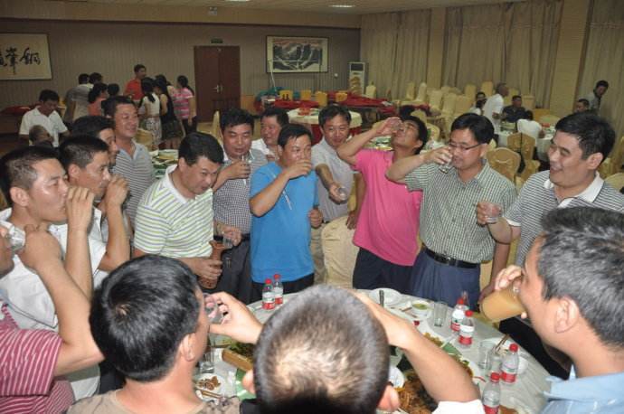  30人同學會說好AA制！「事後每人需多繳66元」　班長看到同學轉帳「當場退群」：太心寒
