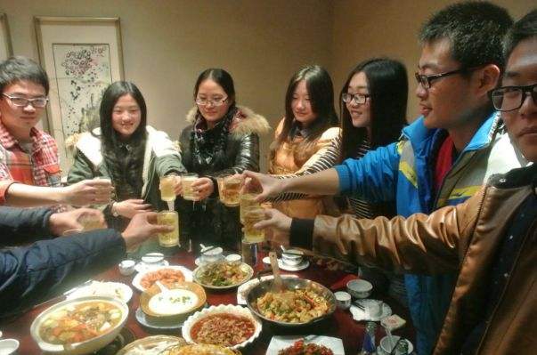  30人同學會說好AA制！「事後每人需多繳66元」　班長看到同學轉帳「當場退群」：太心寒