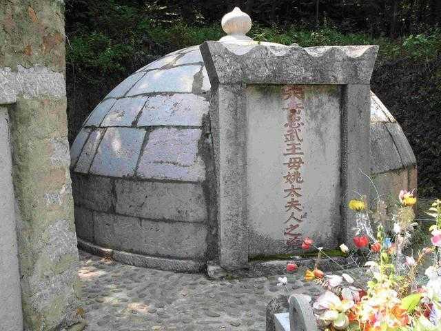 秦檜後人說:祖先跪了800年,該站起來了!沒想到岳飛後人不樂意了