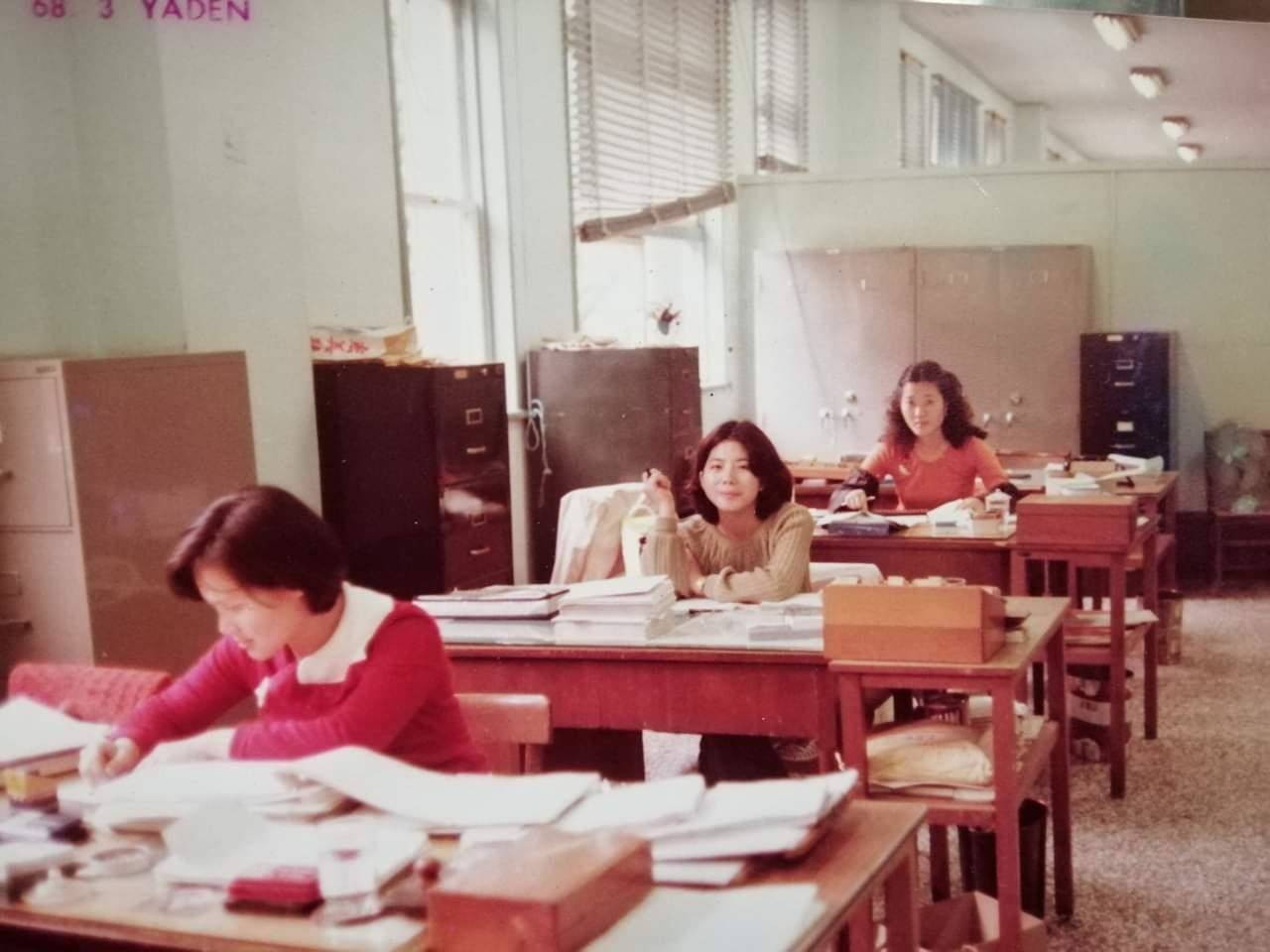 母愛太偉大！翻出「母親40年前舊照」他大吃一驚　「生3兄弟前後一對比」網淚崩：辛苦媽媽了