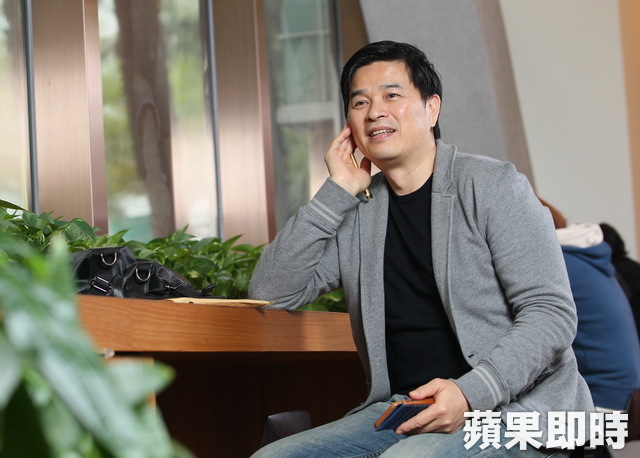 李興文娶初戀「淚謝老婆把家顧好」至今恩愛30年　和女星拍親密戲「拜託老婆來盯場」私下超寵妻