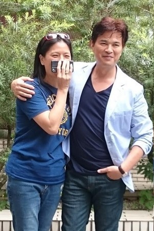 李興文娶初戀「淚謝老婆把家顧好」至今恩愛30年　和女星拍親密戲「拜託老婆來盯場」私下超寵妻
