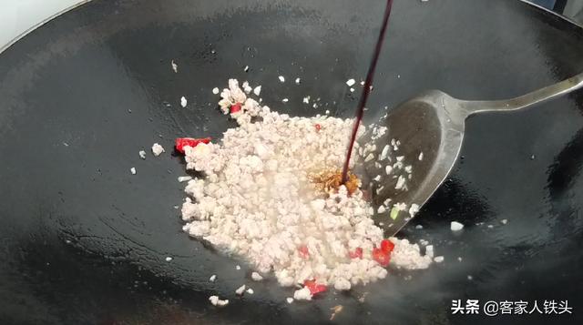 茄子新吃法！簡單切一切，出鍋一人能吃兩大碗