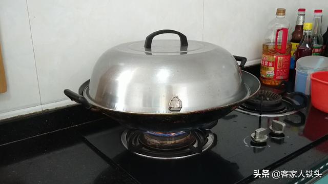 茄子新吃法！簡單切一切，出鍋一人能吃兩大碗