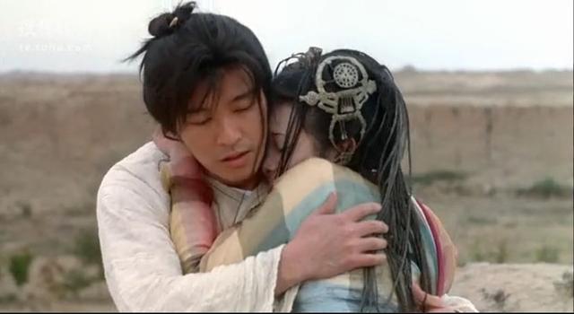 41歲嫁給17歲那年初戀！她甘心給三個孩子當後媽，今49歲被獨寵：真正對的人，晚點到剛剛好。