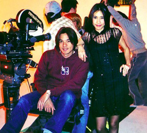 41歲嫁給17歲那年初戀！她甘心給三個孩子當後媽，今49歲被獨寵：真正對的人，晚點到剛剛好。