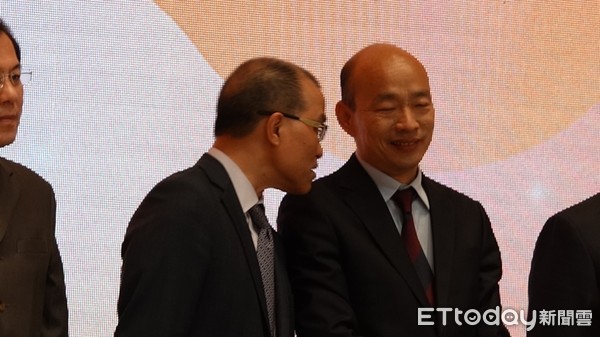 港澳賣東西2天！韓國瑜簽27份合約「大賺34億元訂單」　蔡英文一看「出面放話質疑」市長回應了　