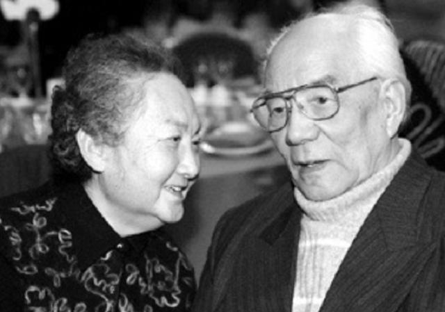 戲中「父子」多年後卻成夫妻！相差12歲恩愛40餘年  「臨走前一句話」逼哭眾人：愛得真摯