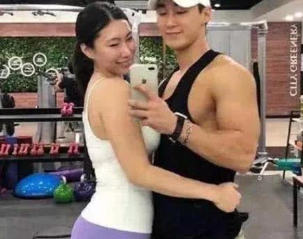 19歲帥小伙竟愛上43歲阿姨,看到阿姨的身材後,網友:一切秒懂!