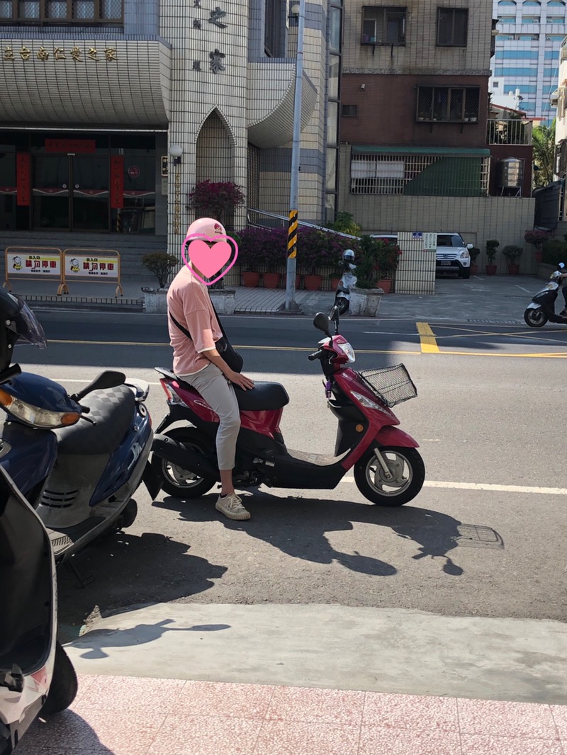 她下車買飲料回頭發現「男友偷偷移到後座」 持續1年「換位置真相」網讚翻:這種男友哪裡找!