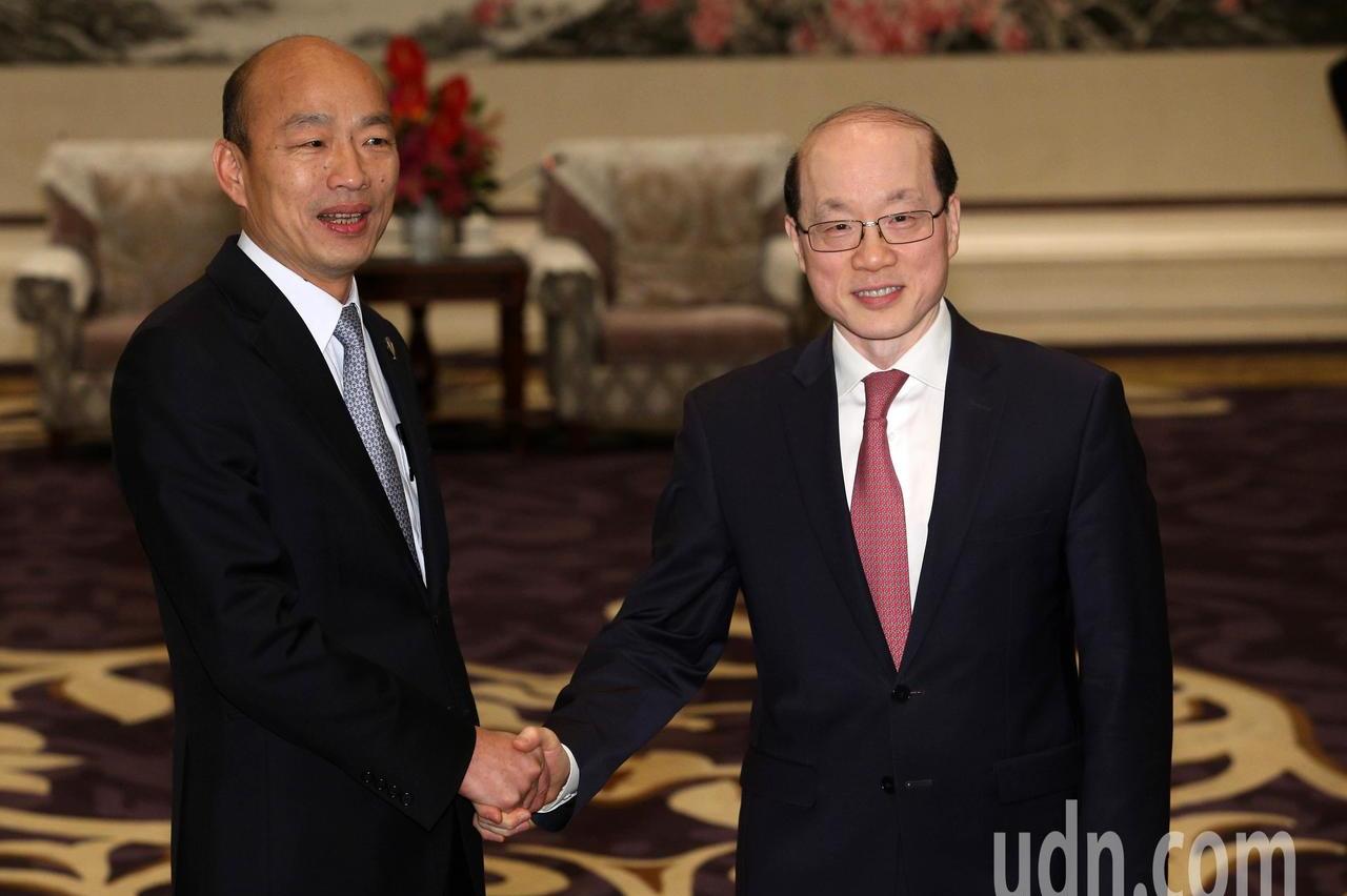 見國台辦主任！網友打賭「韓國瑜不敢喊中華民國」　結果「雙方對話曝光」讓他楞：輸掉500份雞排