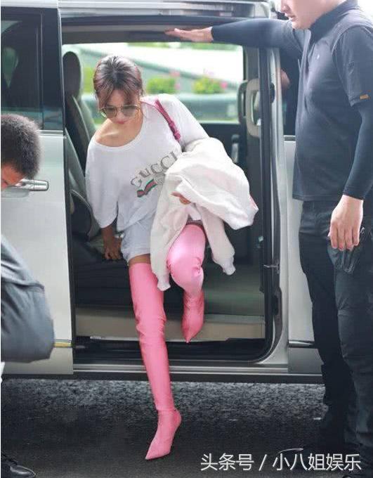 有個性！156公分蔡依林「直接把鞋子當褲子穿」超吸睛　雙腿纖細「一般人真hold不住」：不愧是時尚天后
