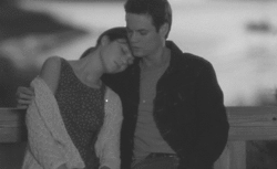 她下車買飲料回頭發現「男友偷偷移到後座」 持續1年「換位置真相」網讚翻:這種男友哪裡找!