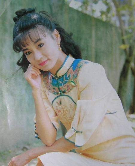 家人反對闖出一片天！劉雪華感情坎坷「遇大13歲丈夫」疼愛  如今「60歲風韻猶存」自然老去