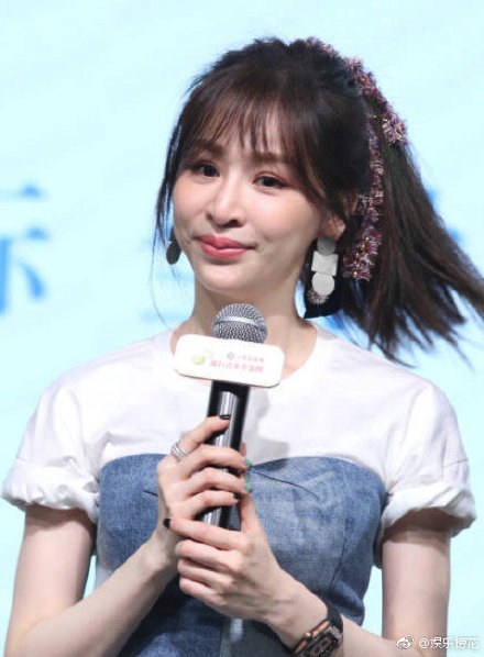 進廠維修？王心凌現身「臉腫香腸嘴」五官全變了　網友一看驚喊：「真的認不出來.....」