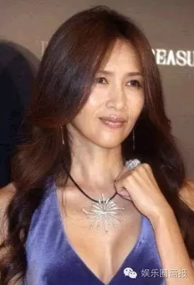 50歲的工藤靜香被嘲容顏已衰，卻被「男神木村拓哉」寵愛16年！一看她年輕時的照片，才發現木村拓哉早計畫好了