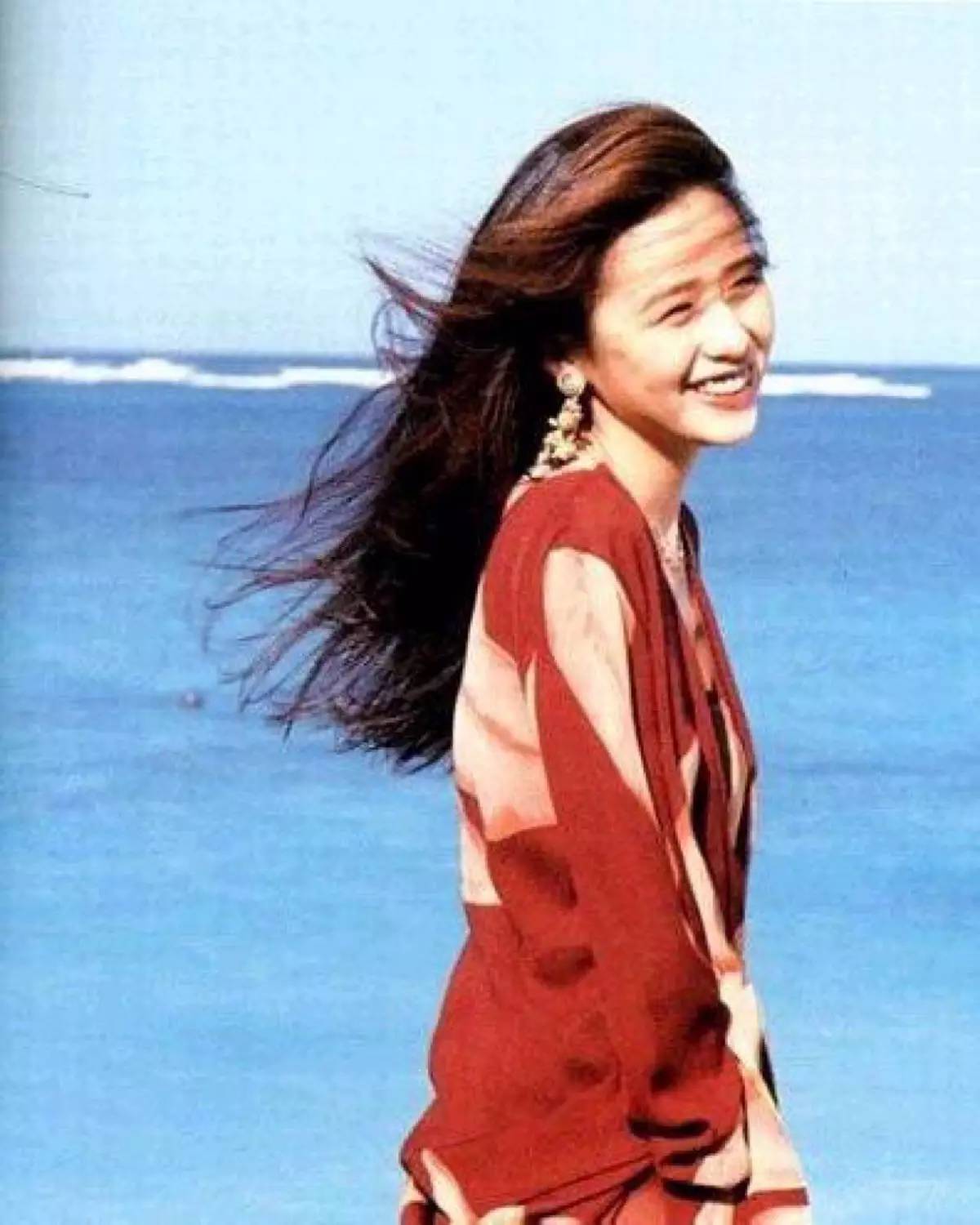 50歲的工藤靜香被嘲容顏已衰，卻被「男神木村拓哉」寵愛16年！一看她年輕時的照片，才發現木村拓哉早計畫好了