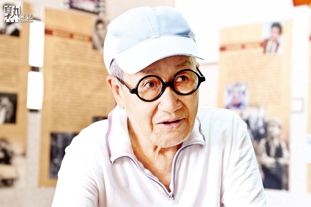 秀場到雞場不放棄！「資深藝人脫線」年過半百打造王國   牽手「60年糟糠之妻」穿上婚紗淚謝不離不棄