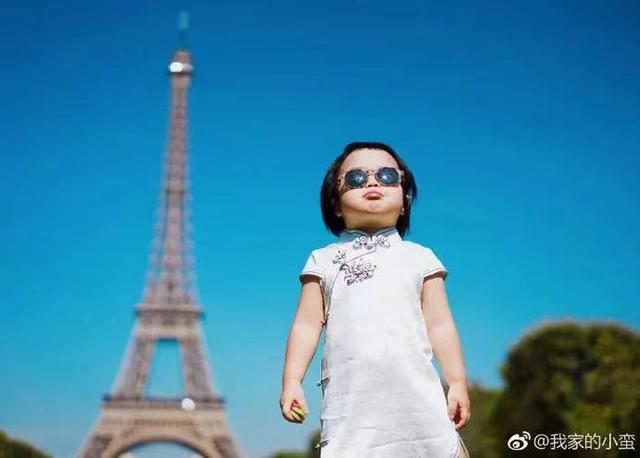 「吃貨小蠻」長大了！4歲可愛又俏皮，媽媽巧手打扮成時尚大咖：美翻了