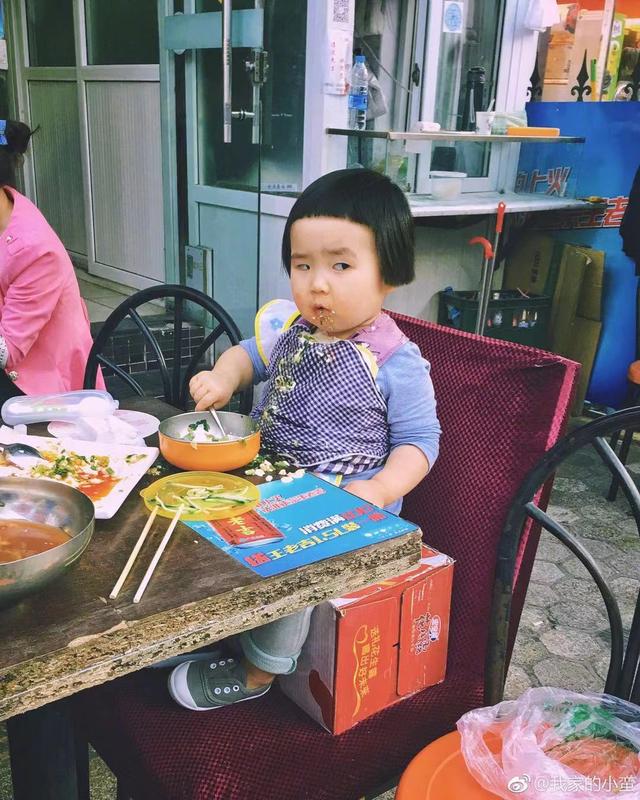 「吃貨小蠻」長大了！4歲可愛又俏皮，媽媽巧手打扮成時尚大咖：美翻了