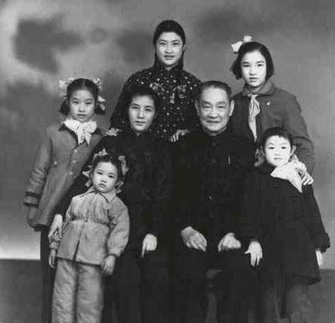 17歲女孩嫁給54歲老人，一生育有6個孩子，晚年說出婚後真實生活