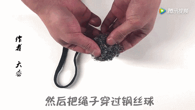 滿屋子頭髮難清理？只要「一根皮筋」全搞定，家裡一根髮絲都沒有