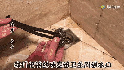 滿屋子頭髮難清理？只要「一根皮筋」全搞定，家裡一根髮絲都沒有
