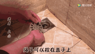 滿屋子頭髮難清理？只要「一根皮筋」全搞定，家裡一根髮絲都沒有