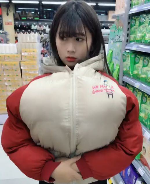 超商抓到竊賊！她拉開拉鍊「全場臉紅安靜」　保全一看驚呼：「妳可以走了」