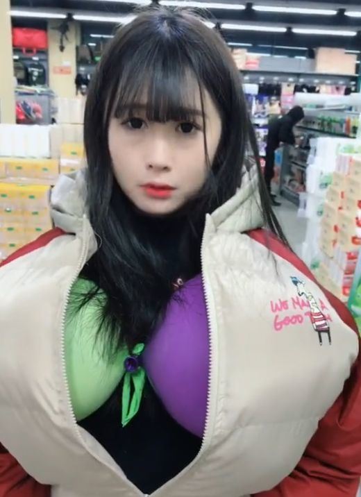 超商抓到竊賊！她拉開拉鍊「全場臉紅安靜」　保全一看驚呼：「妳可以走了」