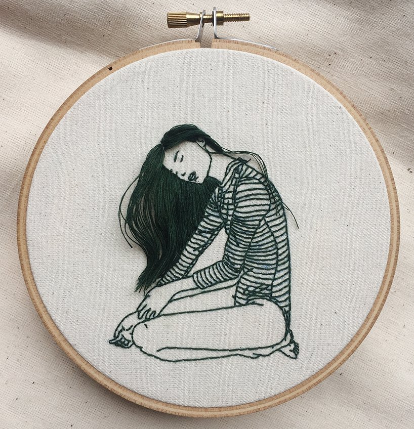 髮絲從布衝出來！她打造「唯美立體刺繡」爆紅　本尊是「電眼健康美女神」美翻網友：刺的是本人