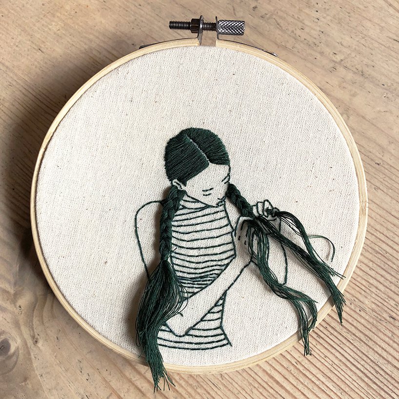 髮絲從布衝出來！她打造「唯美立體刺繡」爆紅　本尊是「電眼健康美女神」美翻網友：刺的是本人