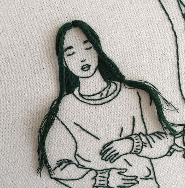 髮絲從布衝出來！她打造「唯美立體刺繡」爆紅　本尊是「電眼健康美女神」美翻網友：刺的是本人