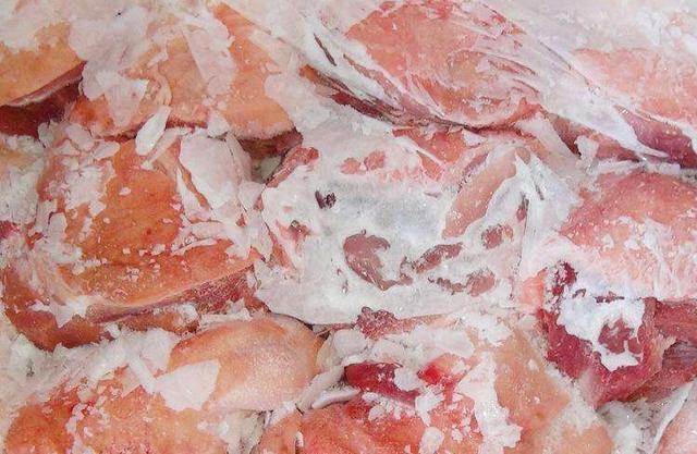 不管解凍什麼肉，都別用水泡！大廚教我「4招」，6分鐘搞定冷凍肉！ 