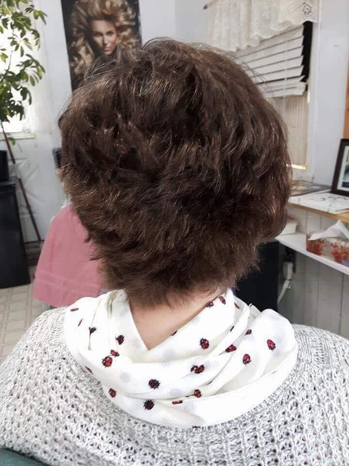 客人頂「結塊吐司頭」來髮廊！美髮師細心花2小時洗淨　 新髮型一出「網全讚翻」：髮型師太敬業
