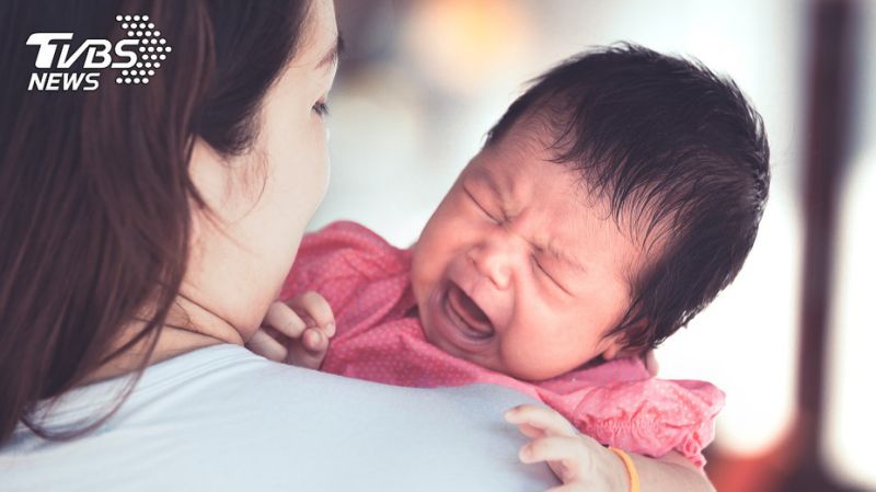 最佳避風港！她「回娘家只顧著睡」媽媽顧2孫不喊累　嗨喊「娘家是渡假勝地」網哭：有媽的孩子像個寶❤