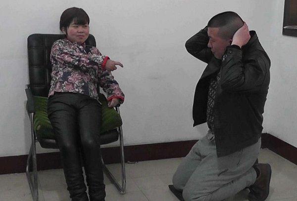 心涼透了！人妻打掃衛生發現「床無法移動」　掀開床墊後「場面超壯觀」秒問罪：藏夠深啊