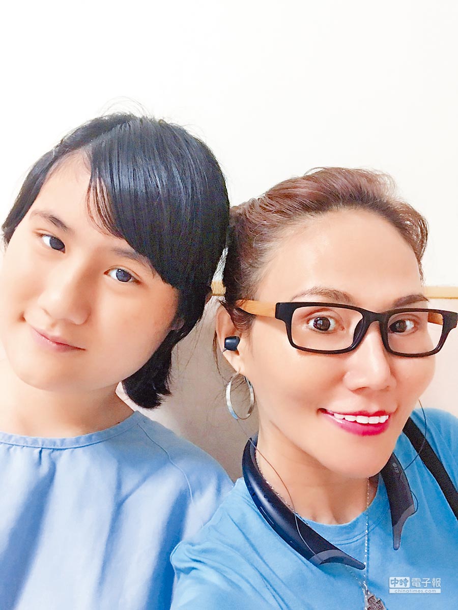 胡曉菁走過失婚「女兒讓我有使命感」身兼多職苦撐經濟　不做花瓶「升大學副院長」睡不到4小時