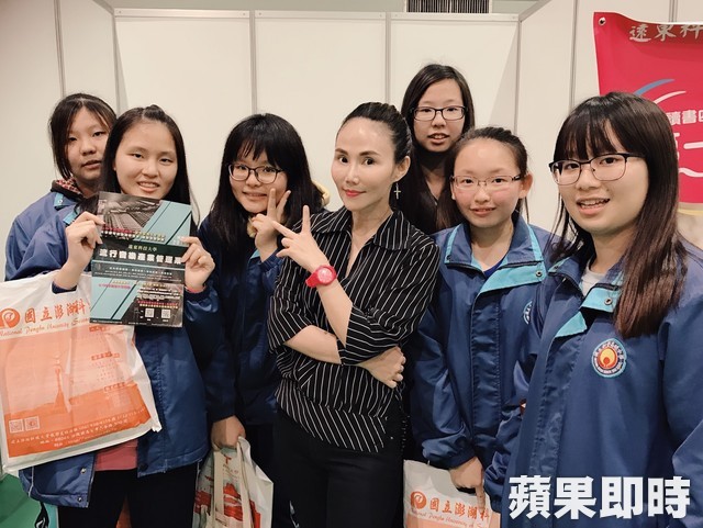 胡曉菁走過失婚「女兒讓我有使命感」身兼多職苦撐經濟　不做花瓶「升大學副院長」睡不到4小時