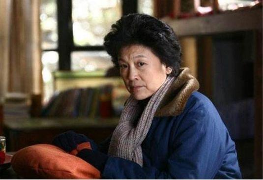 《延禧》太后60歲才當媽「因無法生育」與夫領養女兒　劇中演了半輩子母親「現實卻截然不同」