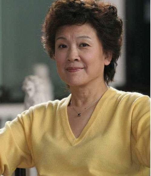 《延禧》太后60歲才當媽「因無法生育」與夫領養女兒　劇中演了半輩子母親「現實卻截然不同」