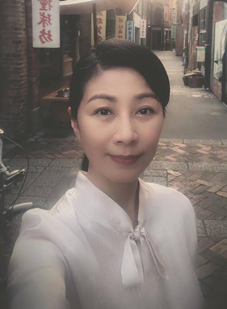 方文琳年過半百「舊病復發」依舊樂觀！兩個女兒被封「校花級美女」她開明鼓勵：多談戀愛