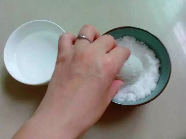媽媽把「雞蛋打進製冰盒裡」意想不到的雞蛋保存妙招！媽媽太聰明了 