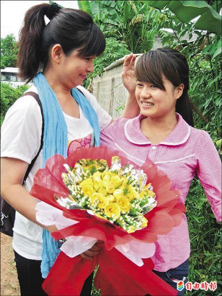 楊貴媚不只孝順還是好母親！曾急赴越南「淚崩擁養女」 親自添購家用暖心叮嚀：長大了要勇敢