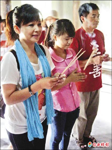 楊貴媚不只孝順還是好母親！曾急赴越南「淚崩擁養女」 親自添購家用暖心叮嚀：長大了要勇敢