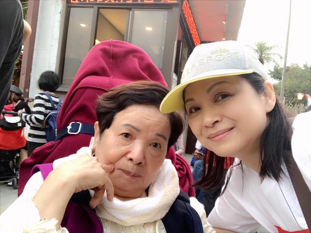 楊貴媚不只孝順還是好母親！曾急赴越南「淚崩擁養女」 親自添購家用暖心叮嚀：長大了要勇敢