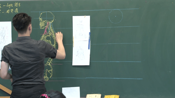 紅到日本去!台灣帥老師「手繪人體構造圖」教學 超狂成品「逼真到像3D」網看傻:醫學課還美術課?