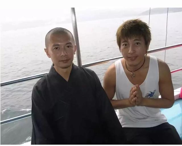 經典「林平之」何寶生「撇百億身家」皈依佛門！10多年後容貌依舊令人感概：紅塵囂囂一笑置之