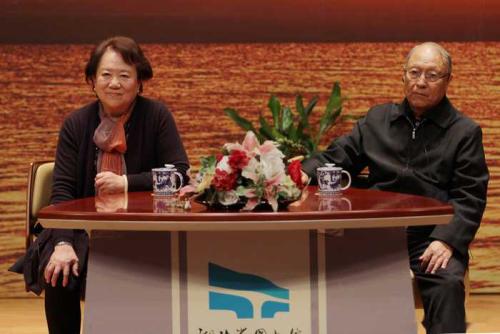《還珠格格》老佛爺「藏了52年老公」身分大有來頭　和「晴兒淚擁重聚」同框照超經典