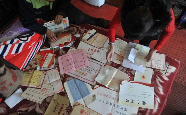 清潔工「每天一碗麵吃30年」！  月收9000「超支助37貧兒讀書」寧賣房改租屋　貧窮更懂付出：真正的富有